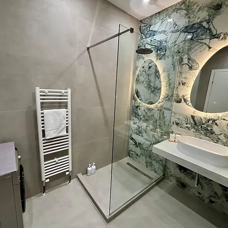 The Double Haven Skg - 2 Bedroom, 2 Bathroom In Center Appartement